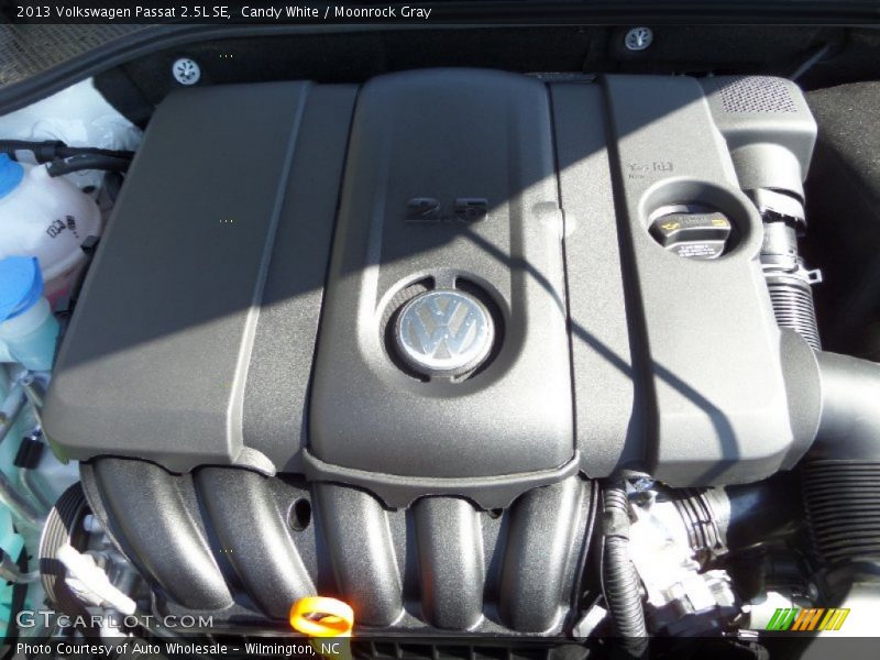 Candy White / Moonrock Gray 2013 Volkswagen Passat 2.5L SE