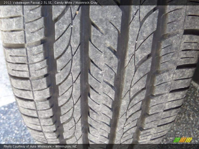 Candy White / Moonrock Gray 2013 Volkswagen Passat 2.5L SE