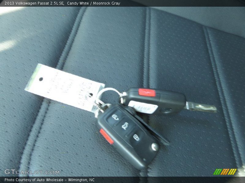Candy White / Moonrock Gray 2013 Volkswagen Passat 2.5L SE