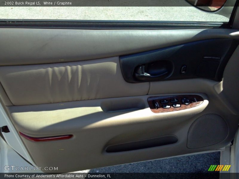 White / Graphite 2002 Buick Regal LS