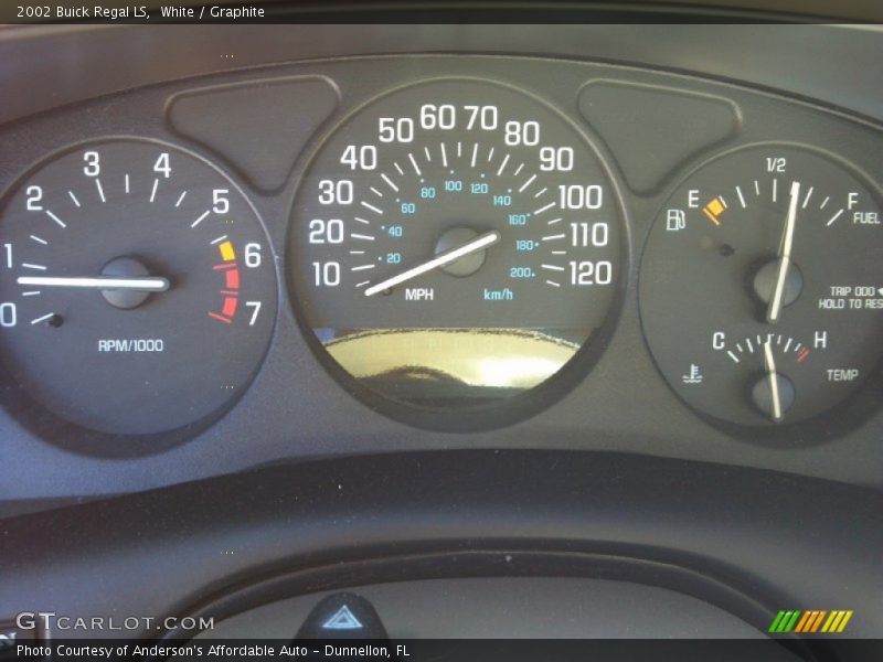 White / Graphite 2002 Buick Regal LS