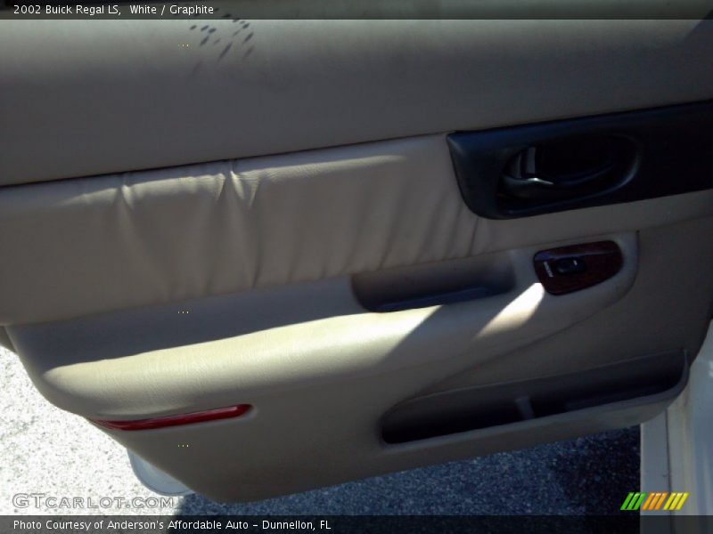 White / Graphite 2002 Buick Regal LS