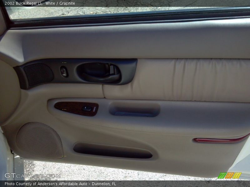 White / Graphite 2002 Buick Regal LS