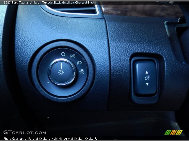 Tuxedo Black Metallic / Charcoal Black 2013 Ford Taurus Limited