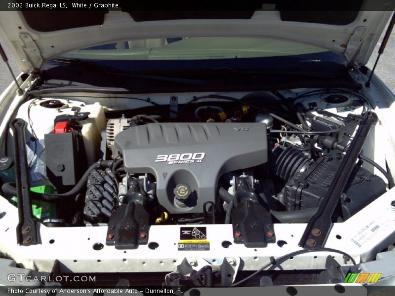 White / Graphite 2002 Buick Regal LS