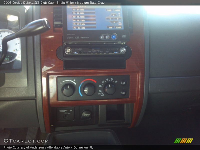 Bright White / Medium Slate Gray 2005 Dodge Dakota SLT Club Cab