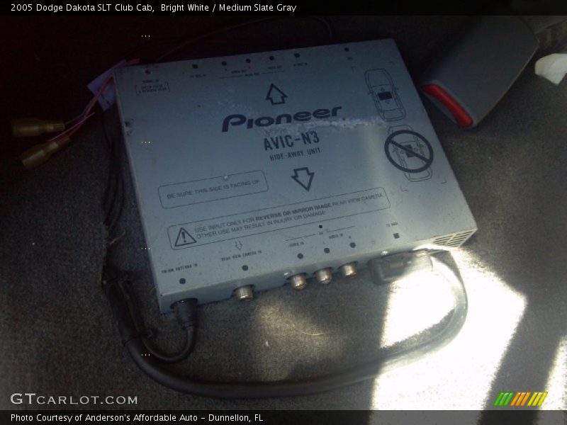 Bright White / Medium Slate Gray 2005 Dodge Dakota SLT Club Cab