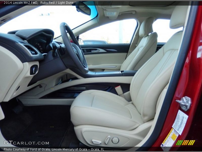 Front Seat of 2014 MKZ FWD