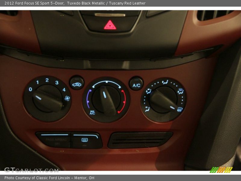 Tuxedo Black Metallic / Tuscany Red Leather 2012 Ford Focus SE Sport 5-Door