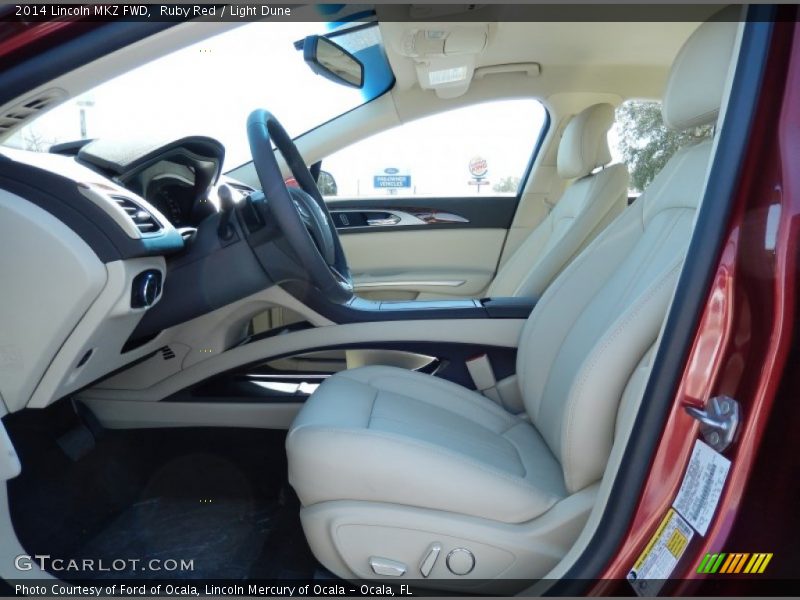 Front Seat of 2014 MKZ FWD