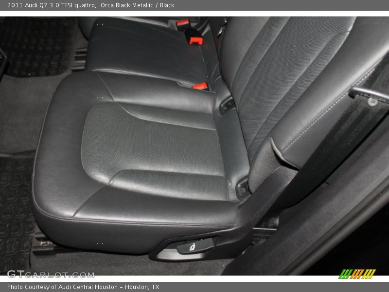 Orca Black Metallic / Black 2011 Audi Q7 3.0 TFSI quattro