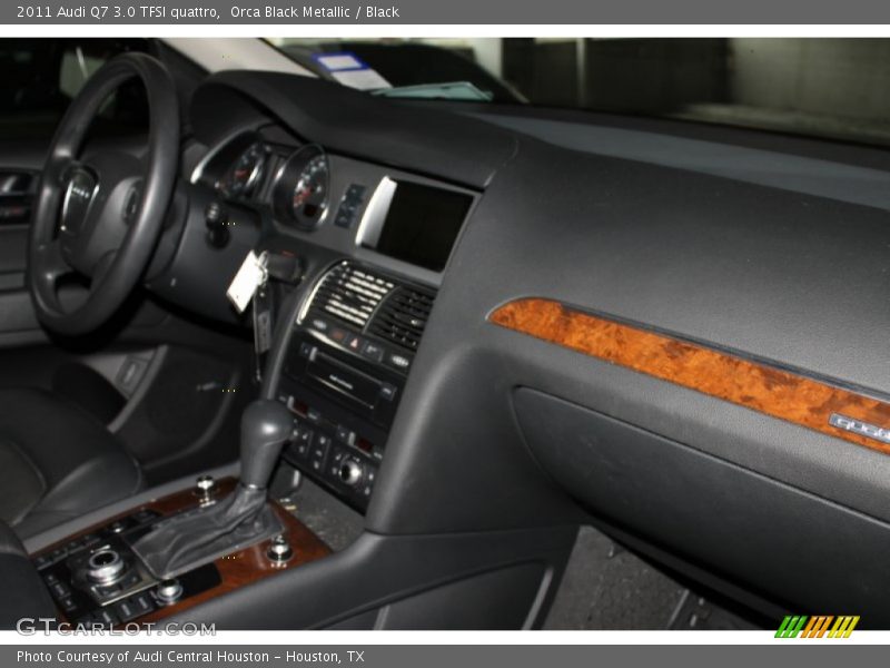 Orca Black Metallic / Black 2011 Audi Q7 3.0 TFSI quattro