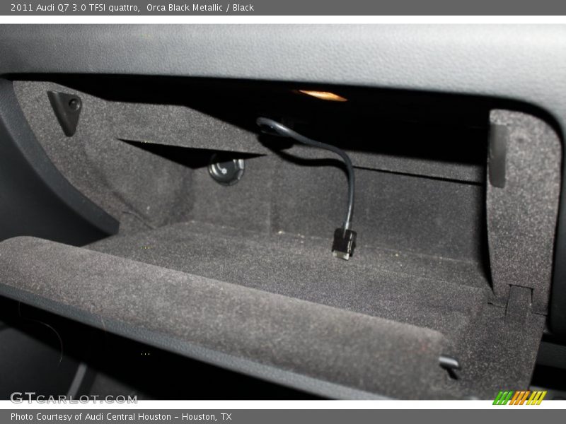 Orca Black Metallic / Black 2011 Audi Q7 3.0 TFSI quattro