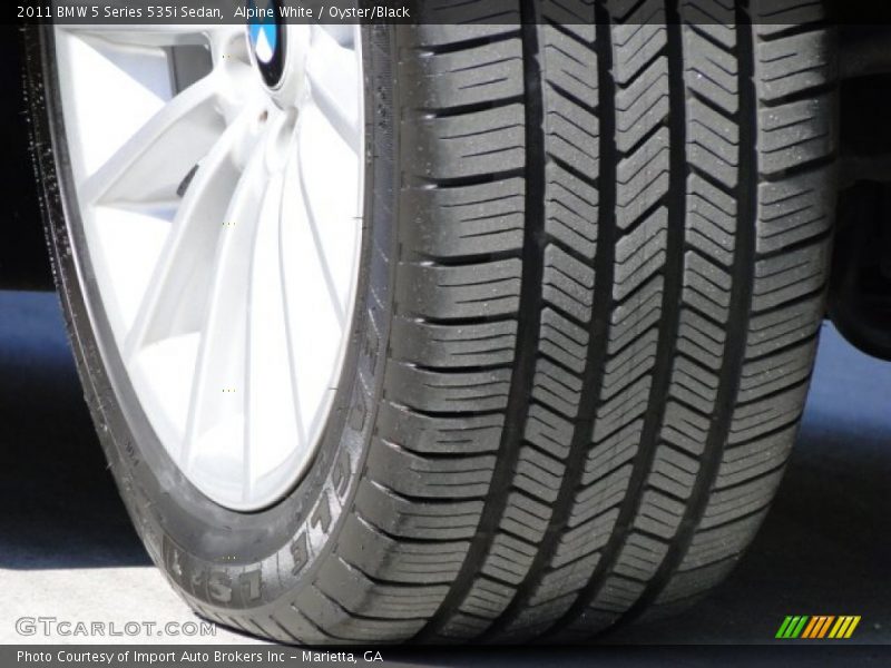 Alpine White / Oyster/Black 2011 BMW 5 Series 535i Sedan