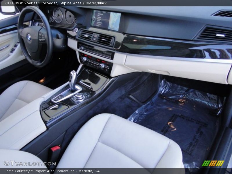 Alpine White / Oyster/Black 2011 BMW 5 Series 535i Sedan