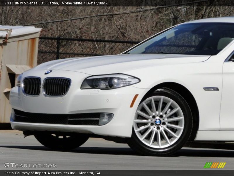 Alpine White / Oyster/Black 2011 BMW 5 Series 535i Sedan