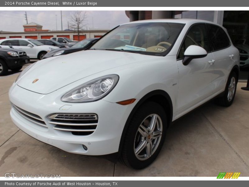 Front 3/4 View of 2014 Cayenne Diesel