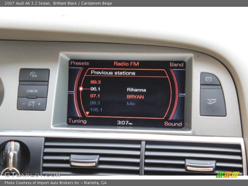 Controls of 2007 A6 3.2 Sedan