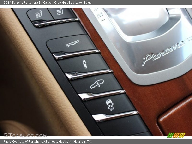 Controls of 2014 Panamera S