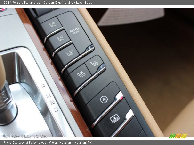 Controls of 2014 Panamera S