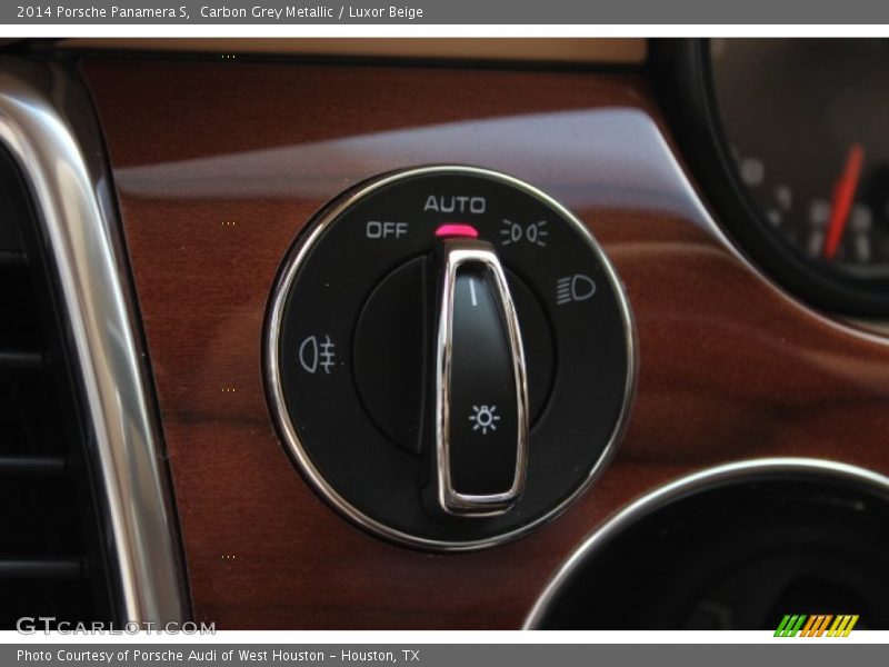 Controls of 2014 Panamera S