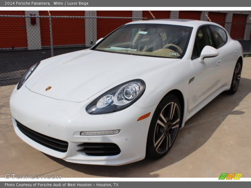 Front 3/4 View of 2014 Panamera 