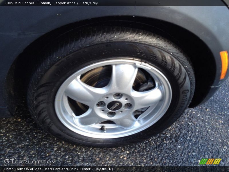Pepper White / Black/Grey 2009 Mini Cooper Clubman