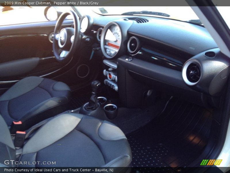 Pepper White / Black/Grey 2009 Mini Cooper Clubman