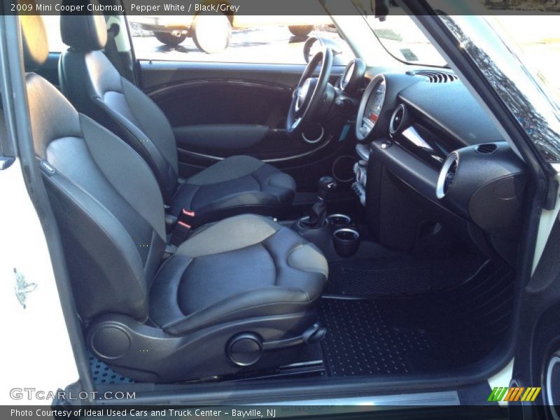 Pepper White / Black/Grey 2009 Mini Cooper Clubman