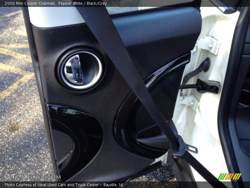 Pepper White / Black/Grey 2009 Mini Cooper Clubman