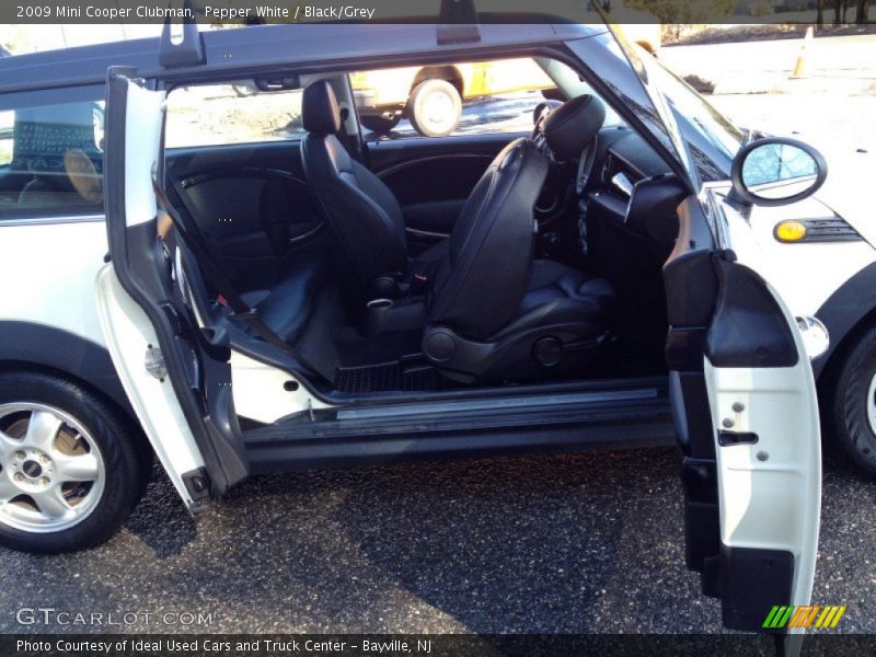 Pepper White / Black/Grey 2009 Mini Cooper Clubman