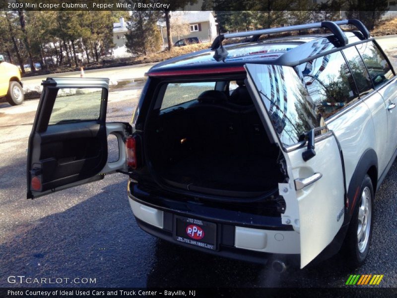 Pepper White / Black/Grey 2009 Mini Cooper Clubman