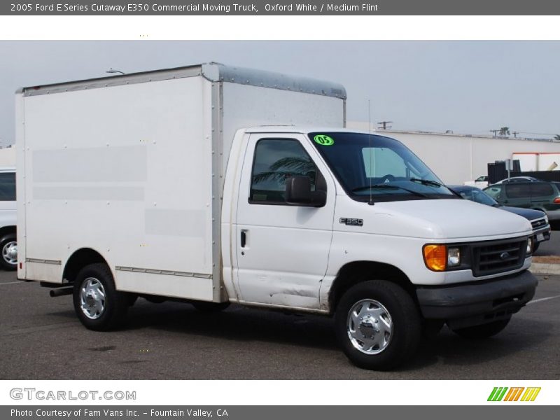 Oxford White / Medium Flint 2005 Ford E Series Cutaway E350 Commercial Moving Truck