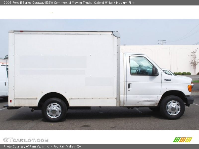 Oxford White / Medium Flint 2005 Ford E Series Cutaway E350 Commercial Moving Truck