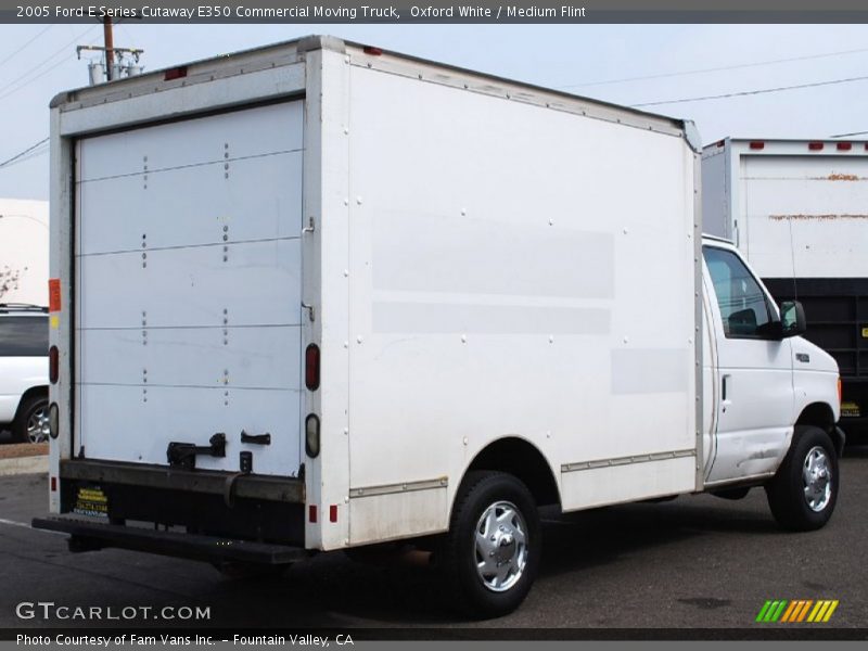 Oxford White / Medium Flint 2005 Ford E Series Cutaway E350 Commercial Moving Truck