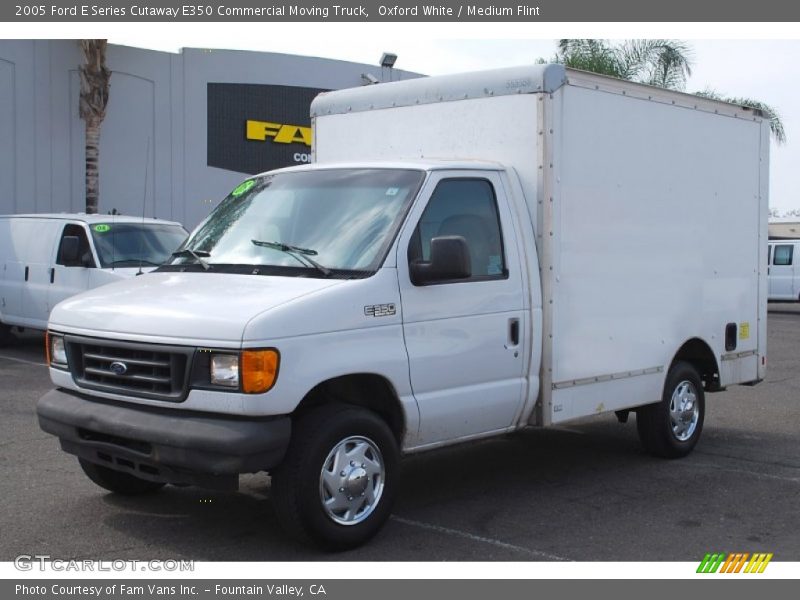Oxford White / Medium Flint 2005 Ford E Series Cutaway E350 Commercial Moving Truck