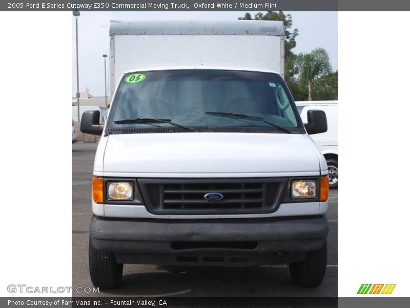 Oxford White / Medium Flint 2005 Ford E Series Cutaway E350 Commercial Moving Truck