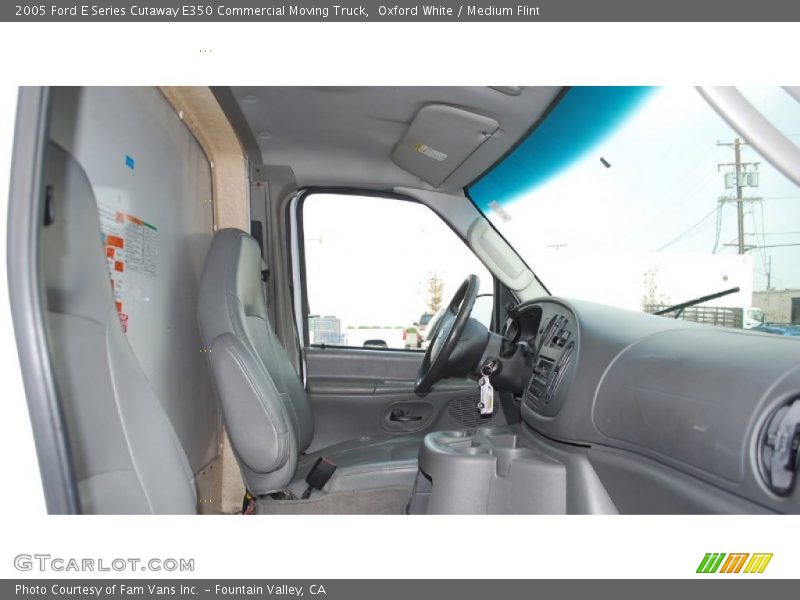 Oxford White / Medium Flint 2005 Ford E Series Cutaway E350 Commercial Moving Truck