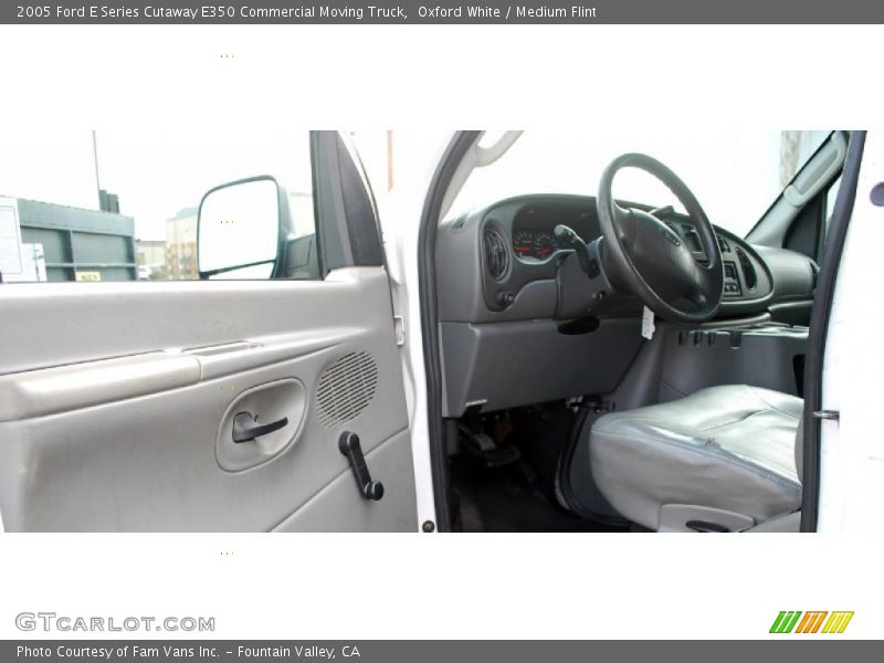 Oxford White / Medium Flint 2005 Ford E Series Cutaway E350 Commercial Moving Truck