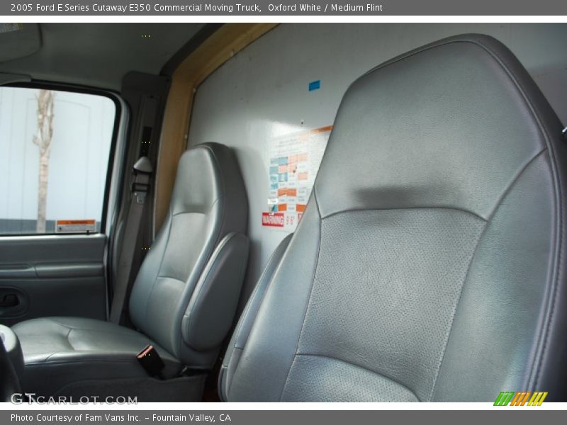 Oxford White / Medium Flint 2005 Ford E Series Cutaway E350 Commercial Moving Truck