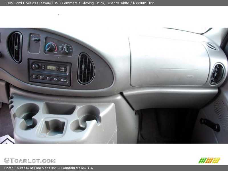 Oxford White / Medium Flint 2005 Ford E Series Cutaway E350 Commercial Moving Truck