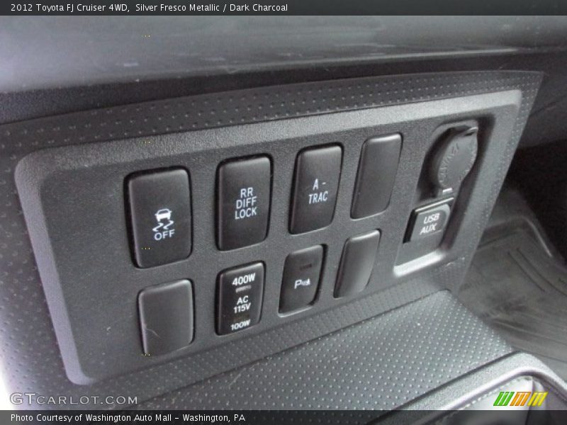 Silver Fresco Metallic / Dark Charcoal 2012 Toyota FJ Cruiser 4WD