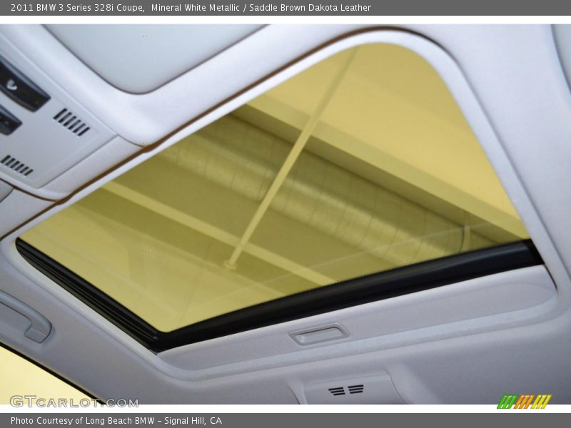 Sunroof of 2011 3 Series 328i Coupe