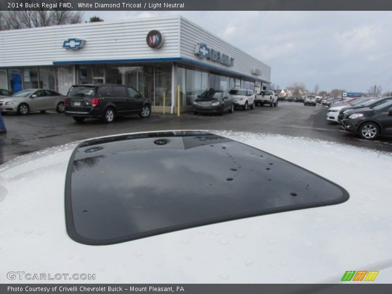 White Diamond Tricoat / Light Neutral 2014 Buick Regal FWD