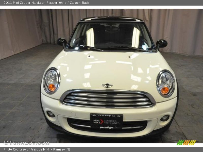 Pepper White / Carbon Black 2011 Mini Cooper Hardtop
