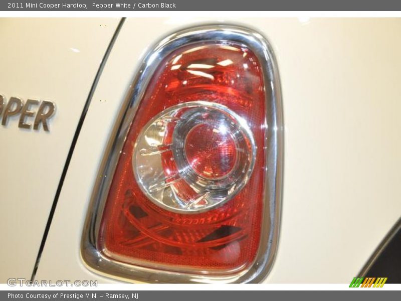 Pepper White / Carbon Black 2011 Mini Cooper Hardtop