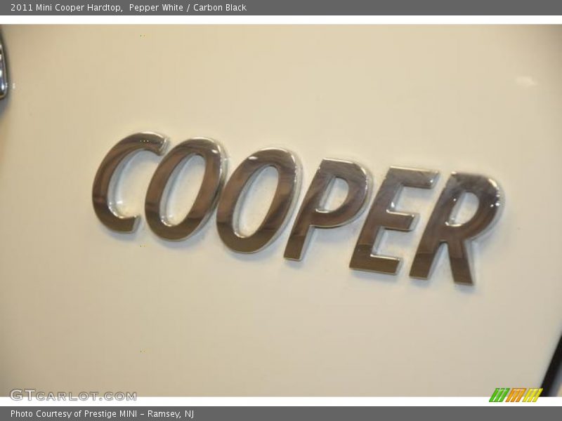 Pepper White / Carbon Black 2011 Mini Cooper Hardtop