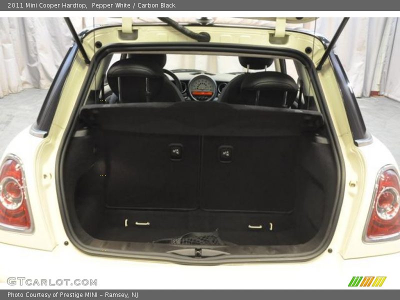 Pepper White / Carbon Black 2011 Mini Cooper Hardtop