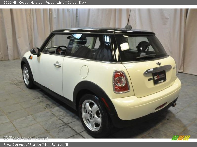 Pepper White / Carbon Black 2011 Mini Cooper Hardtop