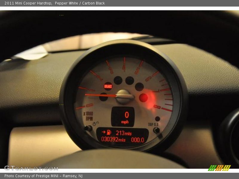 Pepper White / Carbon Black 2011 Mini Cooper Hardtop